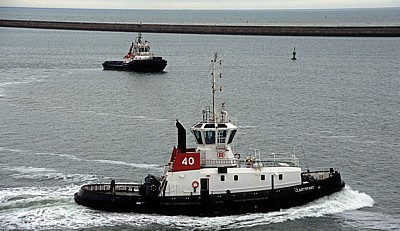 Fähre Dover - Dünkirchen: Port Ouest (Westhafen) - Schlepper u.a. Clairvoyant - Dünkirchen