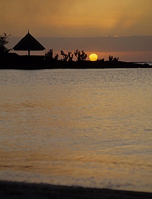 Blick über die Bucht: Sonnenuntergang - Pereybere