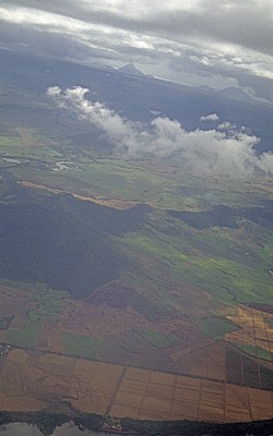 Flug Mauritius - Harare: Blick auf Kulturlandschaft und Berge - Mauritius