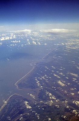 Flug Mauritius - Harare: Blick auf die Küste - Sofala Province