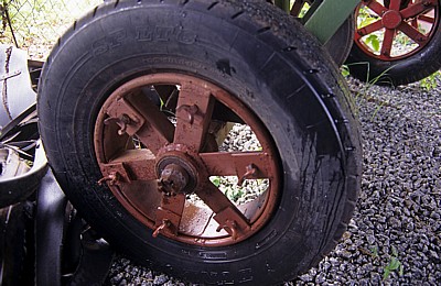 Hatcliffe: Agricultural Engineering Training Centre - Werkstatt (Schmiede): Karren mit recyceltem Reifen - Harare