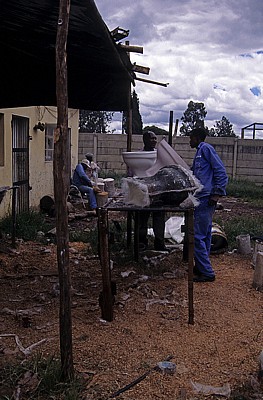 Hatcliffe: Sanitärbedarf (Toiletten aus PVC, Informeller Sektor) - Harare