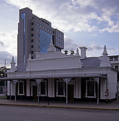 Central Avenue: Haus im Kolonialstil - Harare