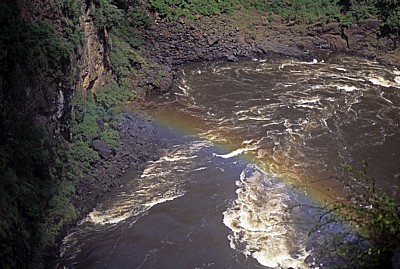 Danger Point: Regenbogen über dem Zambezi unterhalb der Fälle - Victoriafälle