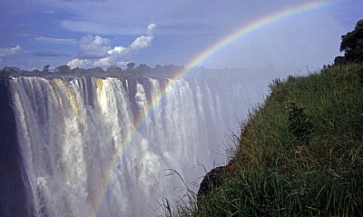 Eastern Cataract mit Regenbogen - Victoriafälle (Zambia)