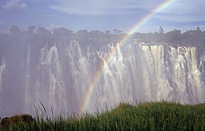 Eastern Cataract mit Regenbogen - Victoriafälle (Zambia)