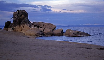 Livingstonia Beach: Felsformation - Senga Bay