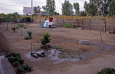 Rest House: Zelt im Innenhof - Monkey Bay