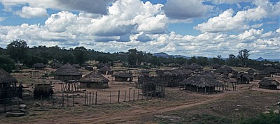 Busfahrt Blantyre - Harare: Tete-Korridor - Dorf - Provinz Tete