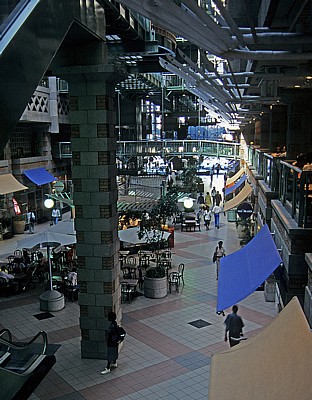 Robert Mugabe Avenue / Second Street: Eastgate Shopping Mall - Harare