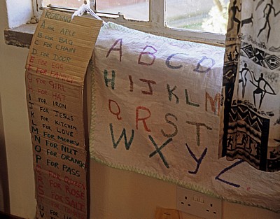 SOS Children's Village (Kinderdorf): Lesehilfe (Alphabet) - Mzuzu