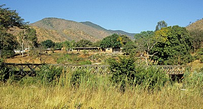 T 305: Hängebrücke über den Rukuju river (Fluß) - Northern Region