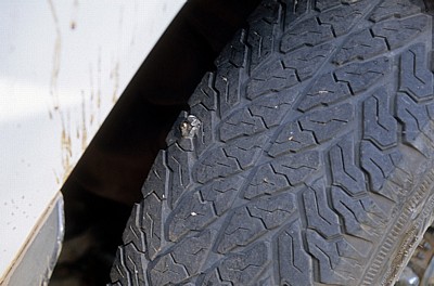 Reifenpanne: Nagel im Reifen - Poroto-Berge