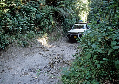 Geländewagen auf einer Piste - Poroto-Berge