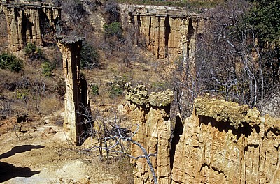 Isimilia Stone Age Site (Steinzeitausgrabungsstätte): Erdpyramiden - Isimilia