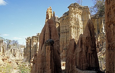 Isimilia Stone Age Site (Steinzeitausgrabungsstätte): Erdpyramiden - Isimilia