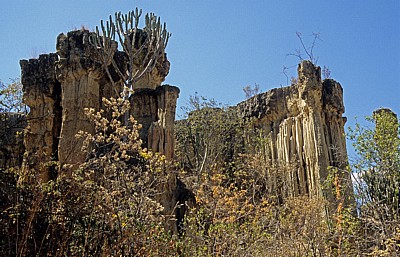 Isimilia Stone Age Site (Steinzeitausgrabungsstätte): Erdpyramiden - Isimilia