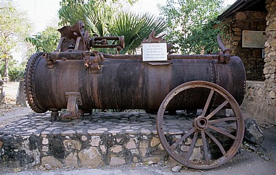 Lake Tagalala Campsite: Dampflok der deutschen Truppen unter Lettow-Vorbeck (1907) - Selous Wildreservat