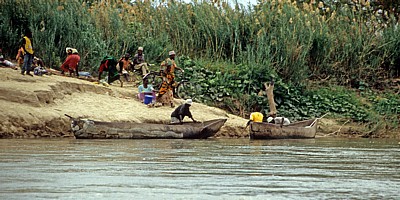 Fähranleger: Fahrgäste beim Ein- und Aussteigen - Rufiji