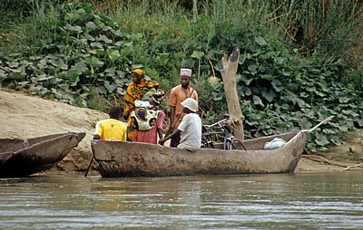 Fähranleger: Fahrgäste beim Einsteigen - Rufiji