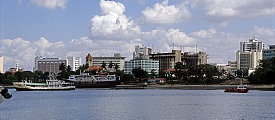 Fähre Kigamboni - Kivukoni: Hafen - Daressalam