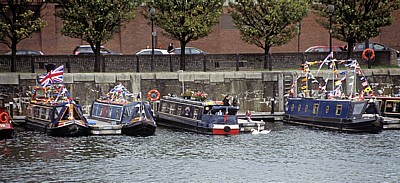 Salthouse Dock: Narrowboats - Liverpool