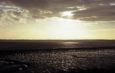 Grassendale Esplanade: Blick auf den River Mersey (Fluß) während des Sturmtiefs Katja - Liverpool