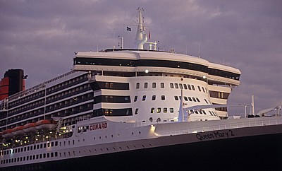 Pier Head: RMS Queen Mary 2 (Cunard Line) auf dem River Mersey - Detail - Liverpool