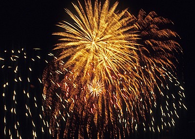 Pier Head: Feuerwerk über dem River Mersey - Liverpool