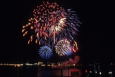 Pier Head: Feuerwerk über dem River Mersey - Liverpool
