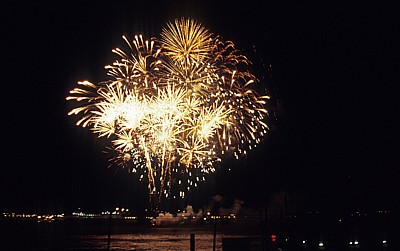 Pier Head: Feuerwerk über dem River Mersey - Liverpool