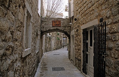 Stari Grad (Altstadt): Gasse - Budva