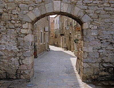 Stari Grad (Altstadt): Gasse - Budva