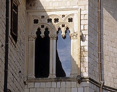Stari Grad (Altstadt): Stadtpalast Palata Drago - Fenster - Kotor