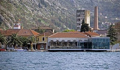 Blick über die Boka Kotorska (Bucht von Kotor) auf die Neustadt - Kotor