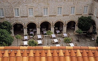 Stari Grad (Altstadt): Blick von der Stadtmauer - Samostan Sveta Klare u Dubrovniku (Frauenkloster) - Dubrovnik