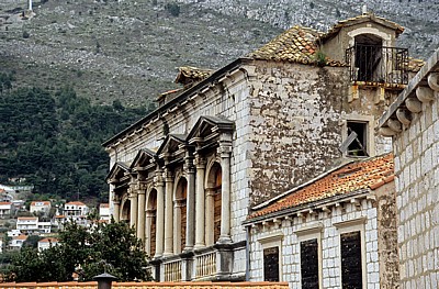 Stari Grad (Altstadt): Blick von der Stadtmauer - Leer stehendes Gebäude - Dubrovnik