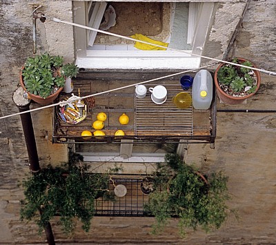 Stari Grad (Altstadt): Blick von der Stadtmauer - Fensterbretter genutzt für den alltäglichen Gebrauch - Dubrovnik