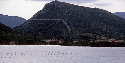 Blick auf die Halbinsel Peljesac: Mali Ston mit der Festungsmauer - Gespanschaft Dubrovnik-Neretva