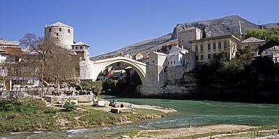 Stari Grad (Altstadt): Stari most (Alte Brücke) über den Fluß Neretva - Mostar