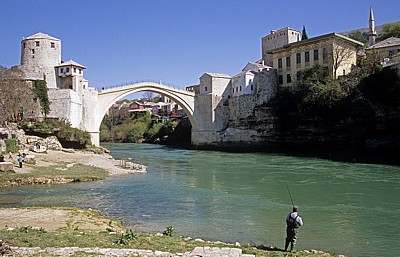 Stari Grad (Altstadt): Stari most (Alte Brücke) über den Fluß Neretva - Mostar