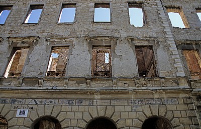 Stari Grad (Altstadt): Marsala Tita - Kriegsbeschädigtes Haus - Mostar