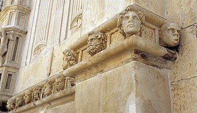 Stari Grad (Altstadt): Katedrala svetog Jakova (Kathedrale des Heiligen Jakob) - Fries mit Porträts der Geldgeber - Sibenik