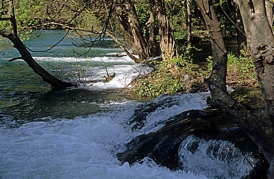 Fluß Krka oberhalb der Skradinski buk (Skradin-Wasserfälle): Kaskaden - Nationalpark Krka