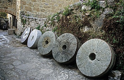 Ethnografisches Museum (Alte Mühle): Mühlsteine - Nationalpark Krka