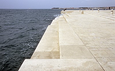 Stari Grad (Altstadt): Stari Grad (Altstadt): Schild - Morske Orgulje (Meeresorgel, Nikola Basic) - Zadar
