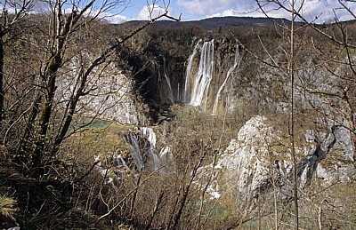 Donja jezera (Untere Seen): Sastavci (Zusammenfluß) - V. l. Novakovica brod, Veliki slap (gr. Wasserfall), Fluß Korana - Nationalpark Plitvicer Seen
