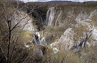 Donja jezera (Untere Seen): Sastavci (Zusammenfluß) - V. l. Novakovica brod, Veliki slap (gr. Wasserfall), Fluß Korana - Nationalpark Plitvicer Seen