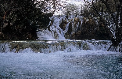 Donja jezera (Untere Seen): Gavanovac - Wasserfälle zu dem dahinterliegenden Milanovac - Nationalpark Plitvicer Seen