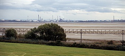 Blick über den River Mersey auf die Stanlow Refinery (Ellesmere Port). - Liverpool